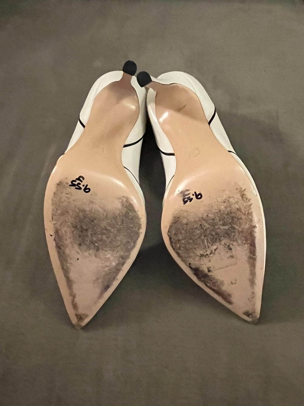 GIANVITO ROSSI Lucille White Scalloped Leather Pointed Toe Pumps Heels Size 38 - Picture 15 of 16